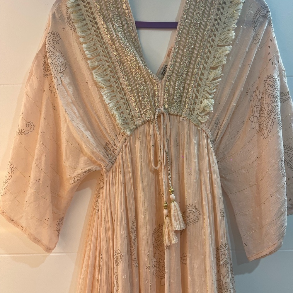One Size fits all beautiful dress - Picture 2 of 4